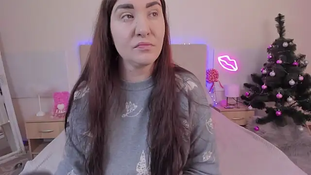 TrishaDarks online show from December 20, 2025, 6:42 am