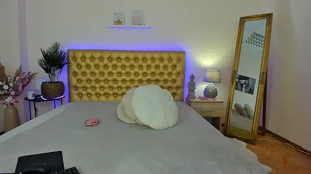 TrishaDarks online show from May 1, 2026, 5:12 am