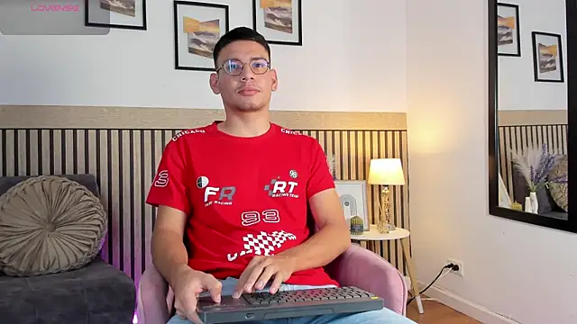 Snapshot of marcuswildx chatting on September 24, 2025, 10:13 pm marcuswildx online show from September 24, 2025, 10:13 pm