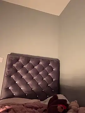 Snapshot of OliviaAshhh chatting on November 7, 2025, 5:24 pm OliviaAshhh online show from November 7, 2025, 5:24 pm