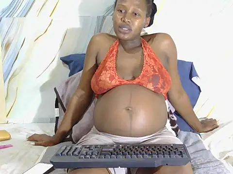 Snapshot of l4_love chatting on October 10, 2025, 8:08 pm l4 love online show from October 10, 2025, 8:08 pm