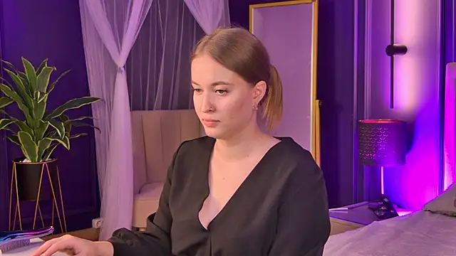 Snapshot of Eva_Haris chatting on September 22, 2025, 1:57 pm Eva Haris online show from September 22, 2025, 1:57 pm