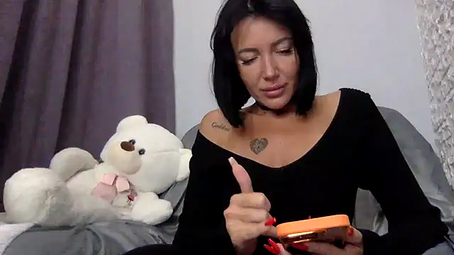 Veymoria online show from October 4, 2025, 5:44 pm