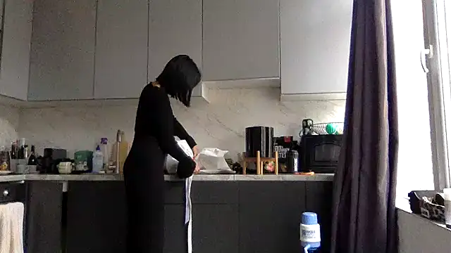 Veymoria online show from October 8, 2025, 11:08 am