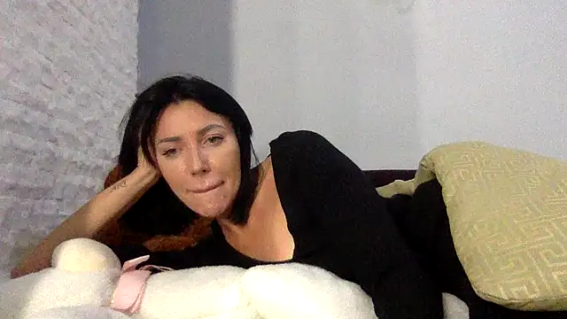 Veymoria online show from October 14, 2025, 6:20 pm