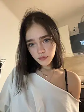 Evi Dora online show from September 27, 2025, 6:13 pm