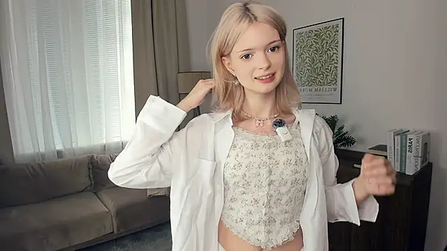 Snapshot of LaureMestler chatting on October 1, 2025, 8:31 am LaureMestler online show from October 1, 2025, 8:31 am