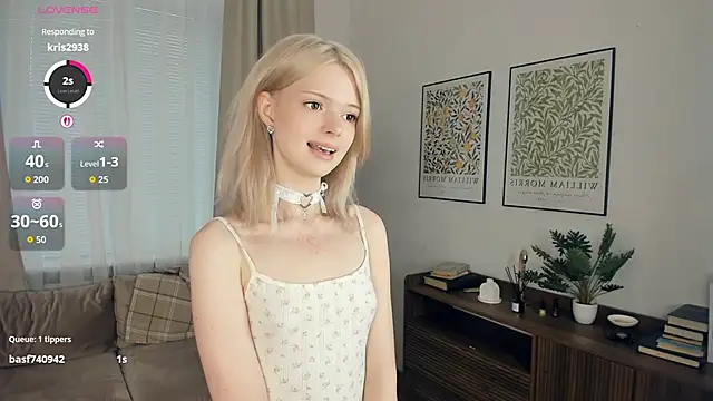 Snapshot of LaureMestler chatting on October 19, 2025, 8:37 am LaureMestler online show from October 19, 2025, 8:37 am