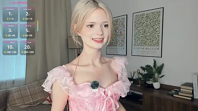 Snapshot of LaureMestler chatting on November 10, 2025, 8:02 am LaureMestler online show from November 10, 2025, 8:02 am