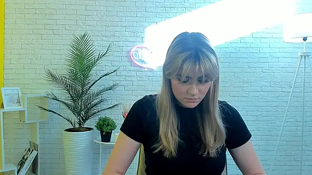 DaysiPlater online show from September 23, 2025, 12:19 pm