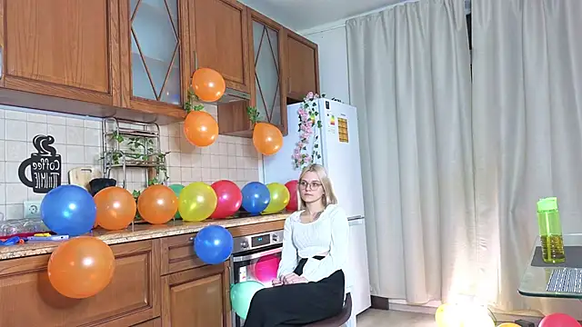 Snapshot of KelleDomin chatting on October 4, 2025, 7:34 pm KelleDomin online show from October 4, 2025, 7:34 pm