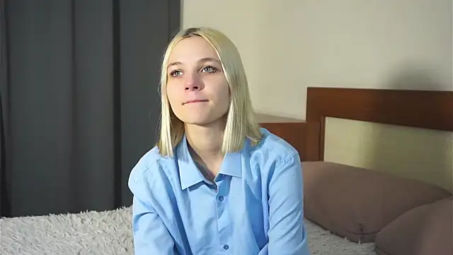 Snapshot of KelleDomin chatting on October 17, 2025, 7:05 pm KelleDomin online show from October 17, 2025, 7:05 pm