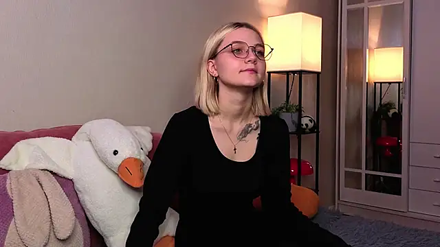 Snapshot of KelleDomin chatting on October 25, 2025, 7:08 pm KelleDomin online show from October 25, 2025, 7:08 pm