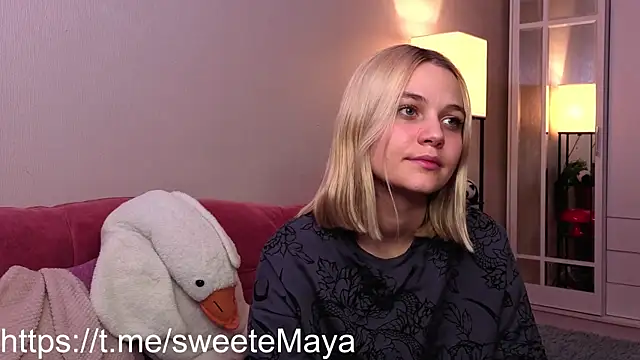 Snapshot of KelleDomin chatting on October 26, 2025, 7:42 pm KelleDomin online show from October 26, 2025, 7:42 pm