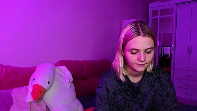 Snapshot of KelleDomin chatting on October 27, 2025, 8:13 pm KelleDomin online show from October 27, 2025, 8:13 pm