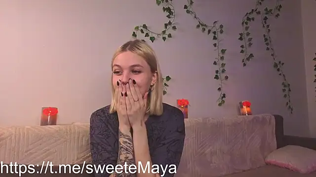 Snapshot of KelleDomin chatting on November 4, 2025, 7:02 pm KelleDomin online show from November 4, 2025, 7:02 pm