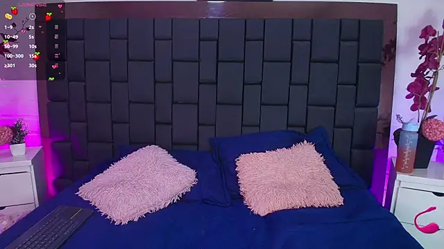 Snapshot of Krystal_Heartss chatting on October 4, 2025, 5:33 pm Krystal Heartss online show from October 4, 2025, 5:33 pm