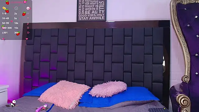 Snapshot of Krystal_Heartss chatting on October 9, 2025, 5:33 pm Krystal Heartss online show from October 9, 2025, 5:33 pm