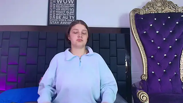 Snapshot of Krystal_Heartss chatting on October 10, 2025, 5:23 pm Krystal Heartss online show from October 10, 2025, 5:23 pm