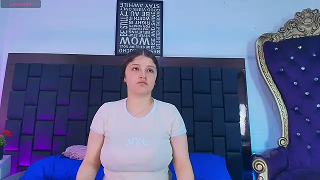 Snapshot of Krystal_Heartss chatting on October 21, 2025, 5:13 pm Krystal Heartss online show from October 21, 2025, 5:13 pm