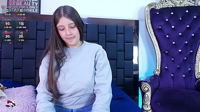 Snapshot of Krystal_Heartss chatting on October 31, 2025, 5:36 pm Krystal Heartss online show from October 31, 2025, 5:36 pm