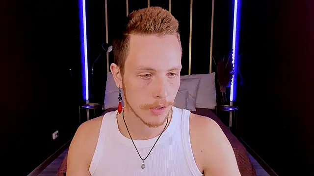 Snapshot of LeoMooree chatting on October 4, 2025, 9:13 pm LeoMooree online show from October 4, 2025, 9:13 pm