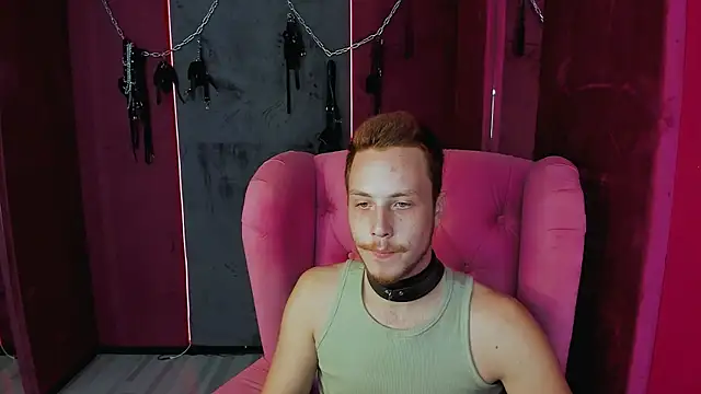 Snapshot of LeoMooree chatting on October 8, 2025, 3:42 pm LeoMooree online show from October 8, 2025, 3:42 pm