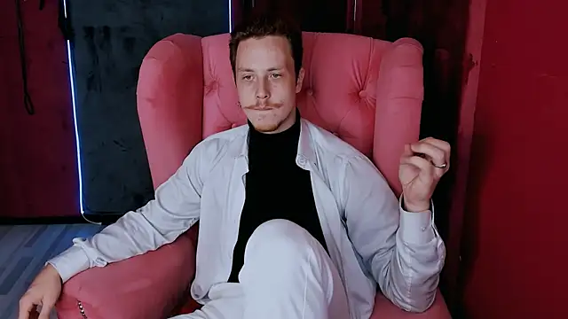 Snapshot of LeoMooree chatting on October 24, 2025, 8:49 pm LeoMooree online show from October 24, 2025, 8:49 pm