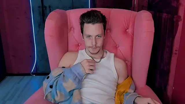 Snapshot of LeoMooree chatting on November 6, 2025, 3:35 pm LeoMooree online show from November 6, 2025, 3:35 pm