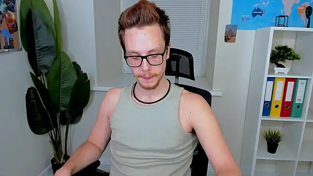 Snapshot of LeoMooree chatting on November 15, 2025, 4:43 am LeoMooree online show from November 15, 2025, 4:43 am