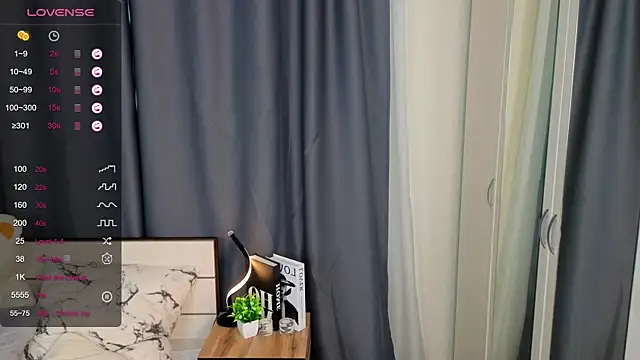 ElenoreReth online show from April 27, 2026, 1:36 am