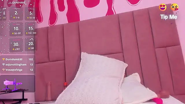 Snapshot of TaniaJhons chatting on October 31, 2025, 1:39 am TaniaJhons online show from October 31, 2025, 1:39 am