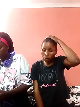 Snapshot of HotPetite_25 chatting on November 7, 2025, 3:12 pm HotPetite 25 online show from November 7, 2025, 3:12 pm