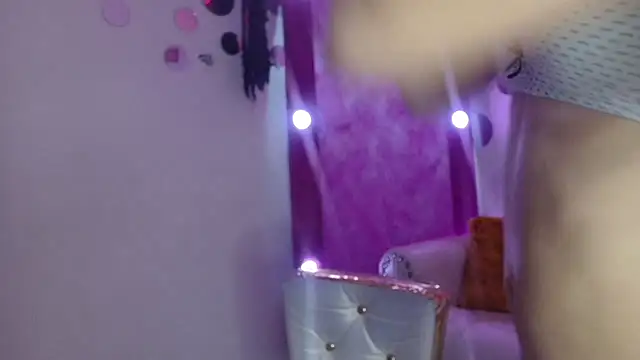 Snapshot of Nina_Roser chatting on November 2, 2025, 1:02 pm Nina Roser online show from November 2, 2025, 1:02 pm