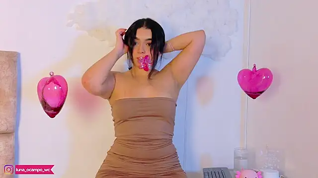 LunaOcampo  online show from January 5, 2026, 8:01 pm