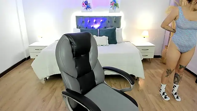 Antonela vargas online show from October 17, 2025, 11:57 am