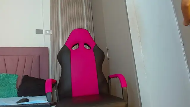 Snapshot of meli_peach1 chatting on October 21, 2025, 7:25 pm meli peach1 online show from October 21, 2025, 7:25 pm