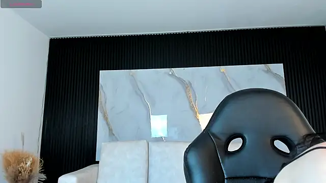 Karol Yanil online show from October 28, 2025, 7:38 pm