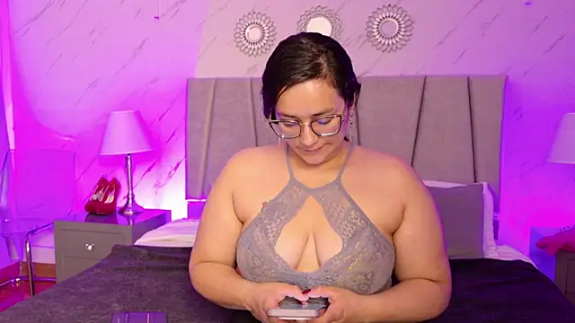 Snapshot of Michell_Monet chatting on July 15, 2026, 2:44 pm Michell Monet online show from July 15, 2026, 2:44 pm