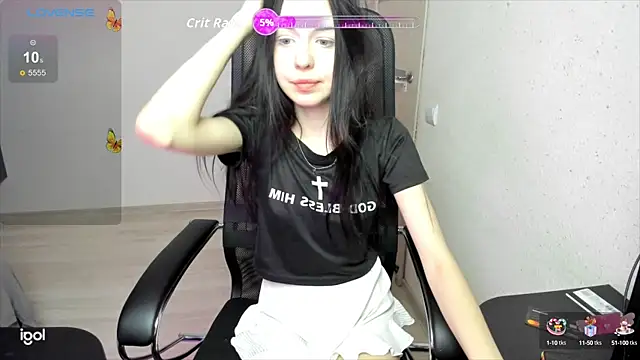 crystallldoll online show from October 9, 2025, 5:44 pm