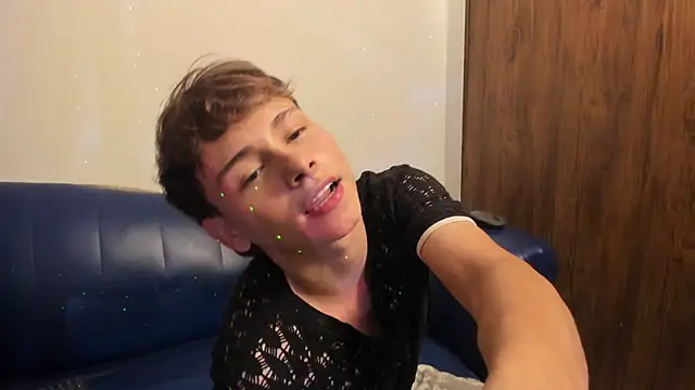 hot sweetboy  online show from September 23, 2025, 8:12 pm