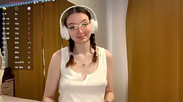 KrystinFunches online show from October 21, 2025, 8:48 am