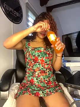 Snapshot of PrettyLia chatting on October 25, 2025, 4:24 pm PrettyLia online show from October 25, 2025, 4:24 pm