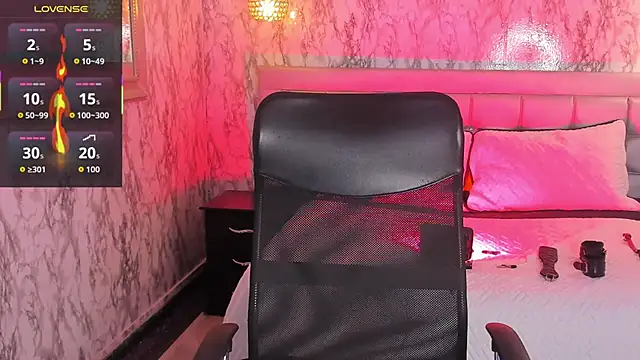 Snapshot of Lana_Sl4ve chatting on October 28, 2025, 4:05 am Lana Sl4ve online show from October 28, 2025, 4:05 am