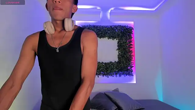 Snapshot of Santti_ chatting on October 13, 2025, 9:15 pm Santti online show from October 13, 2025, 9:15 pm