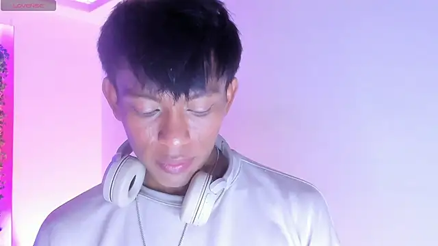 Snapshot of Santti_ chatting on October 19, 2025, 1:23 pm Santti online show from October 19, 2025, 1:23 pm