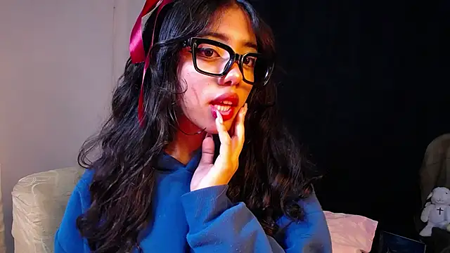 Snapshot of Isis_Valen chatting on October 24, 2025, 11:50 am Isis Valen online show from October 24, 2025, 11:50 am