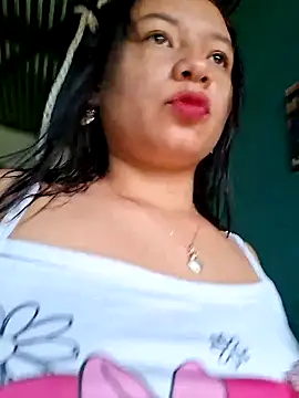 Snapshot of hot-mom22 chatting on October 1, 2025, 10:43 am hot-mom22 online show from October 1, 2025, 10:43 am