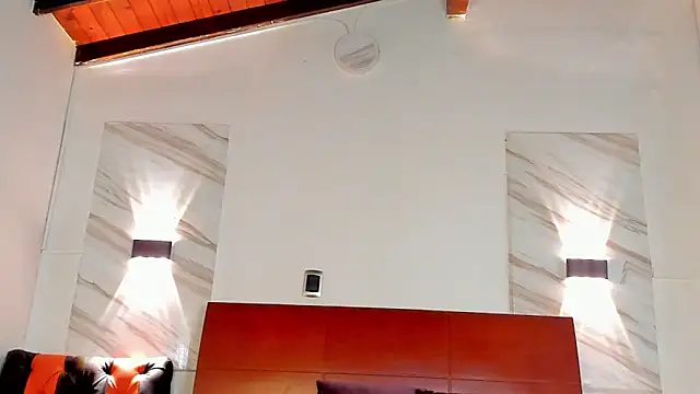 Charlotte-Smit online show from November 11, 2025, 6:41 pm