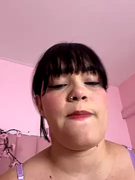 Snapshot of DannaGlamShow chatting on October 16, 2025, 1:23 pm DannaGlamShow online show from October 16, 2025, 1:23 pm